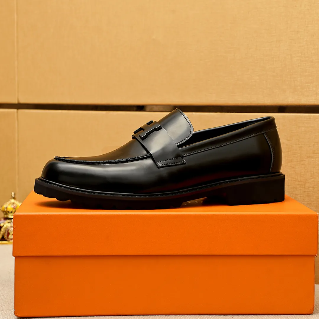 Men's shoes 💰460 💐 Product trademark: HERMES "Hermès" casual leather shoes Regular size: 38-44 (45.46🉑️customized) Product materials: Selected imported first-layer open-edge beaded cowhide leather upper + luxury hardware buckle, imported water-dyed 🐂 cowhide lining. Strong three-dimensional visual effect, original outsole Color: 4⃣️colors available